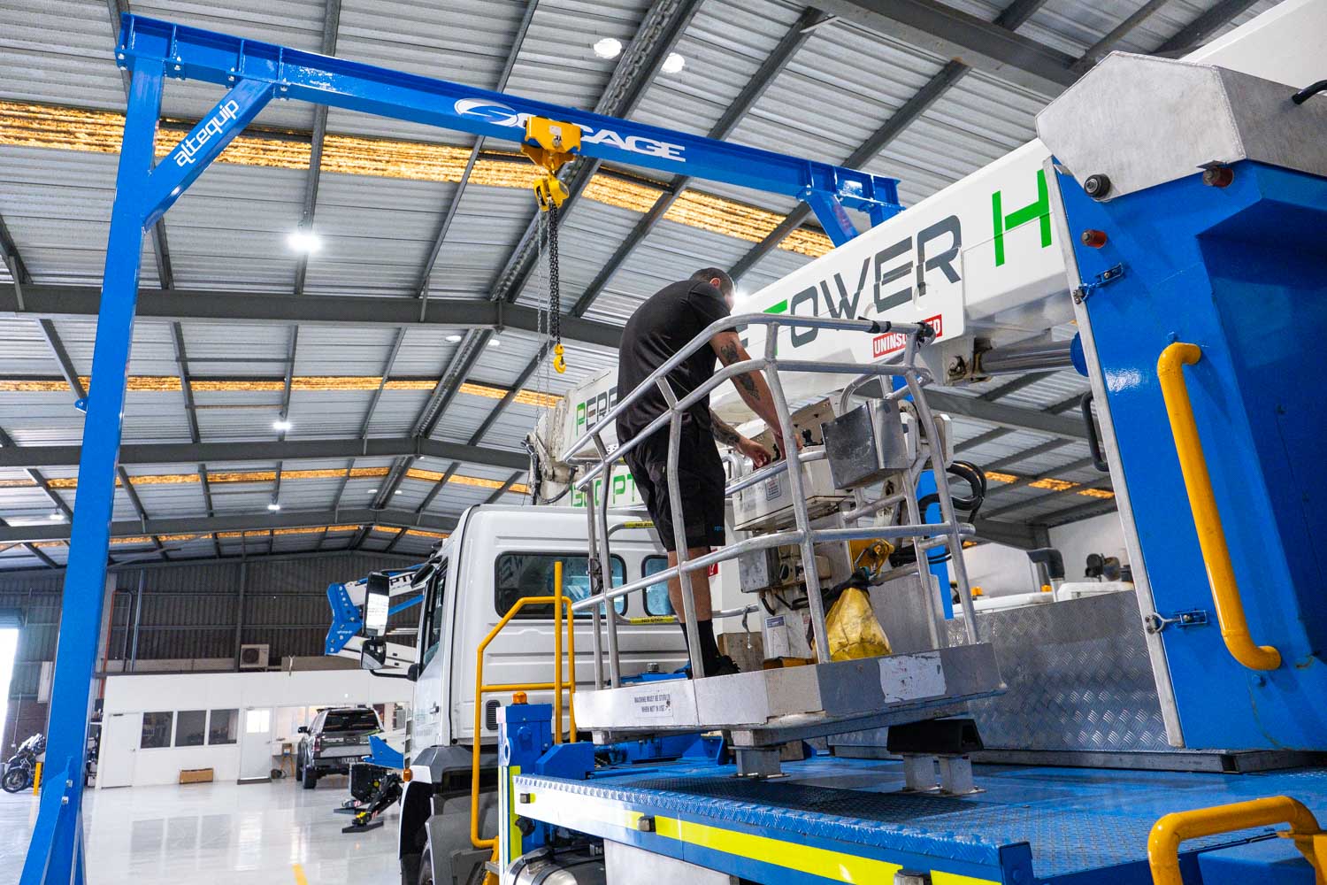 hydraulic servicing of EWP